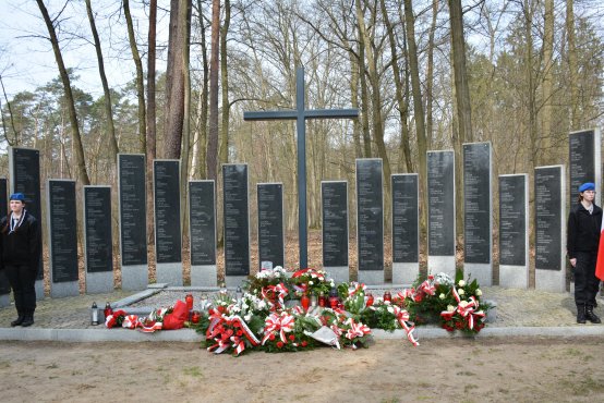 Pomnik w Lesie Lućmierskim