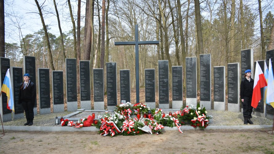 Pomnik w Lesie Lućmierskim